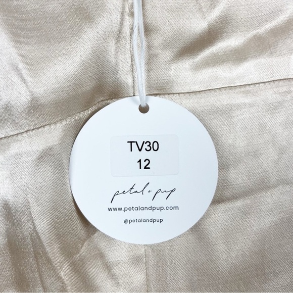 Gorgeous! Petal & Pup Tienna One Shoulder
Midi Dress - Picture 5 of 5